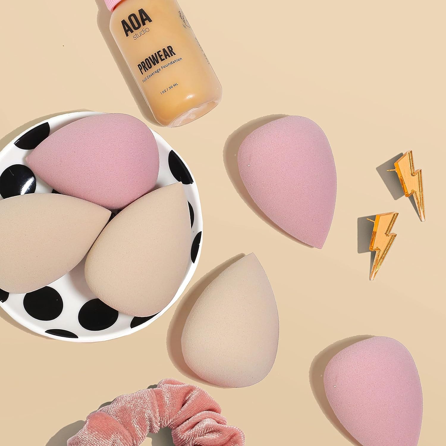 Transform Your Makeup Game with the Collection Makeup Mochi Sponge Set - 6 Versatile Blenders for Flawless Application of Powder, Cream, and Liquid Products